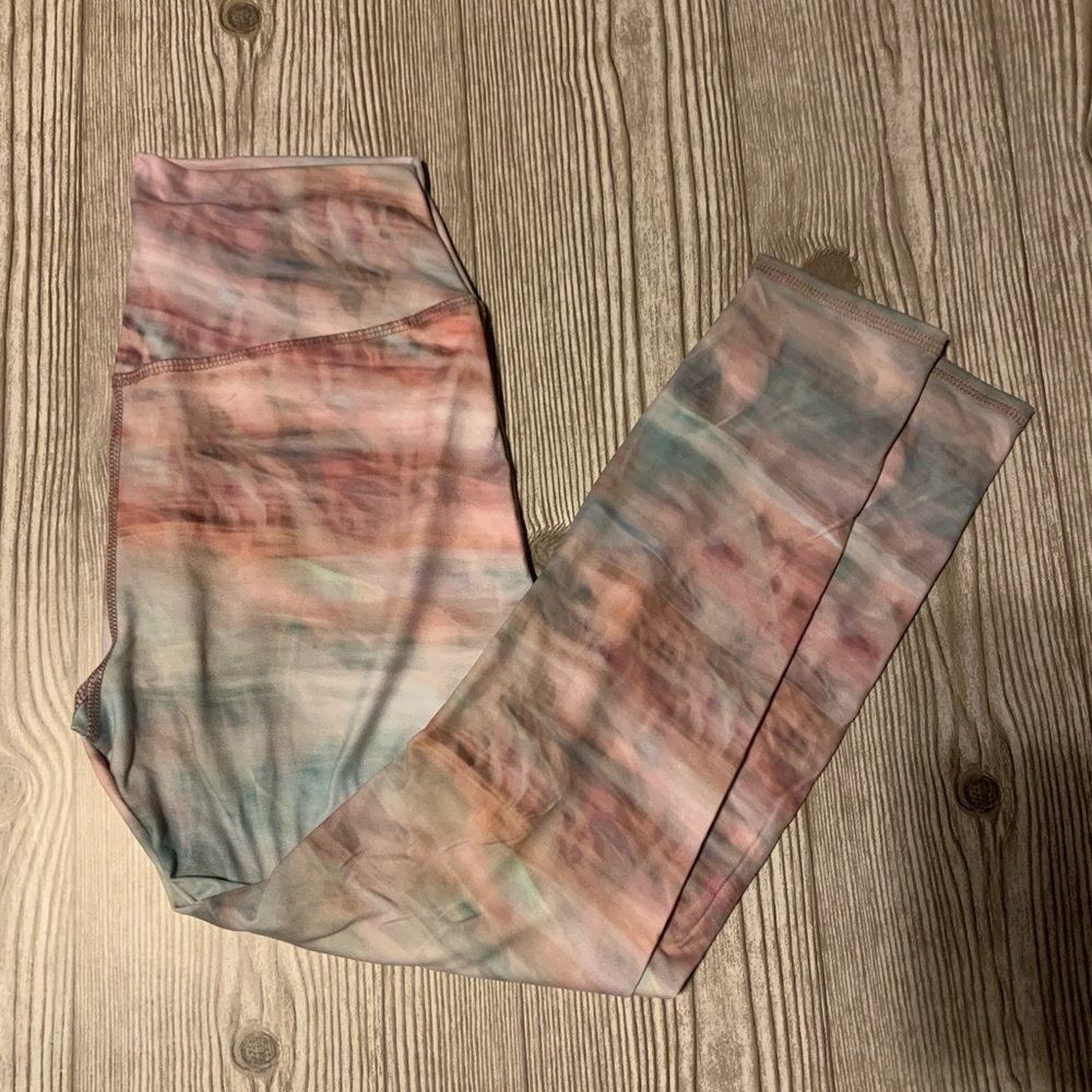Multicolored stripes/tie dye capri leggings